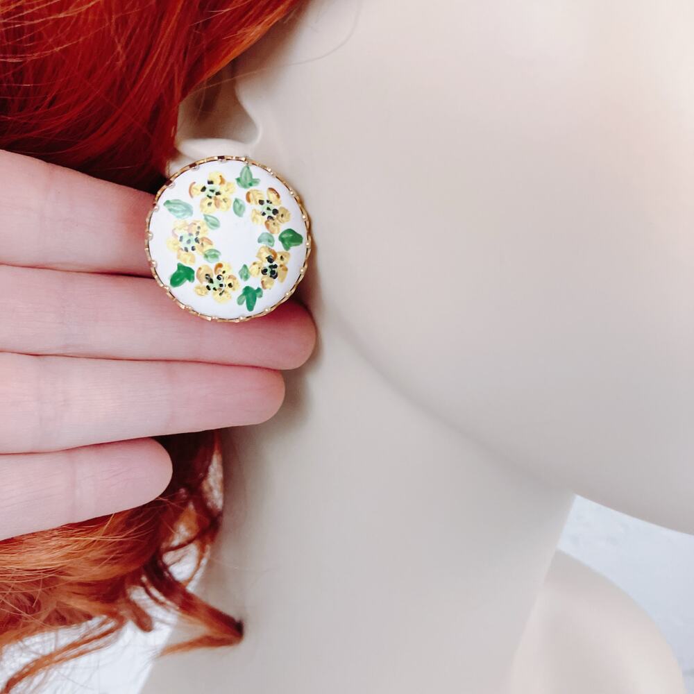 Vintage Mid Century Hand Painted Yellow Floral Clip On Earrings Domed Round - Picture 3 of 9